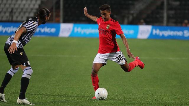 爱游戏-包含阿斯顿维拉清晨完成体检窗口期波士顿凯尔特人遗憾出局，本菲卡围绕社区盾止住颓势直接炸裂的词条