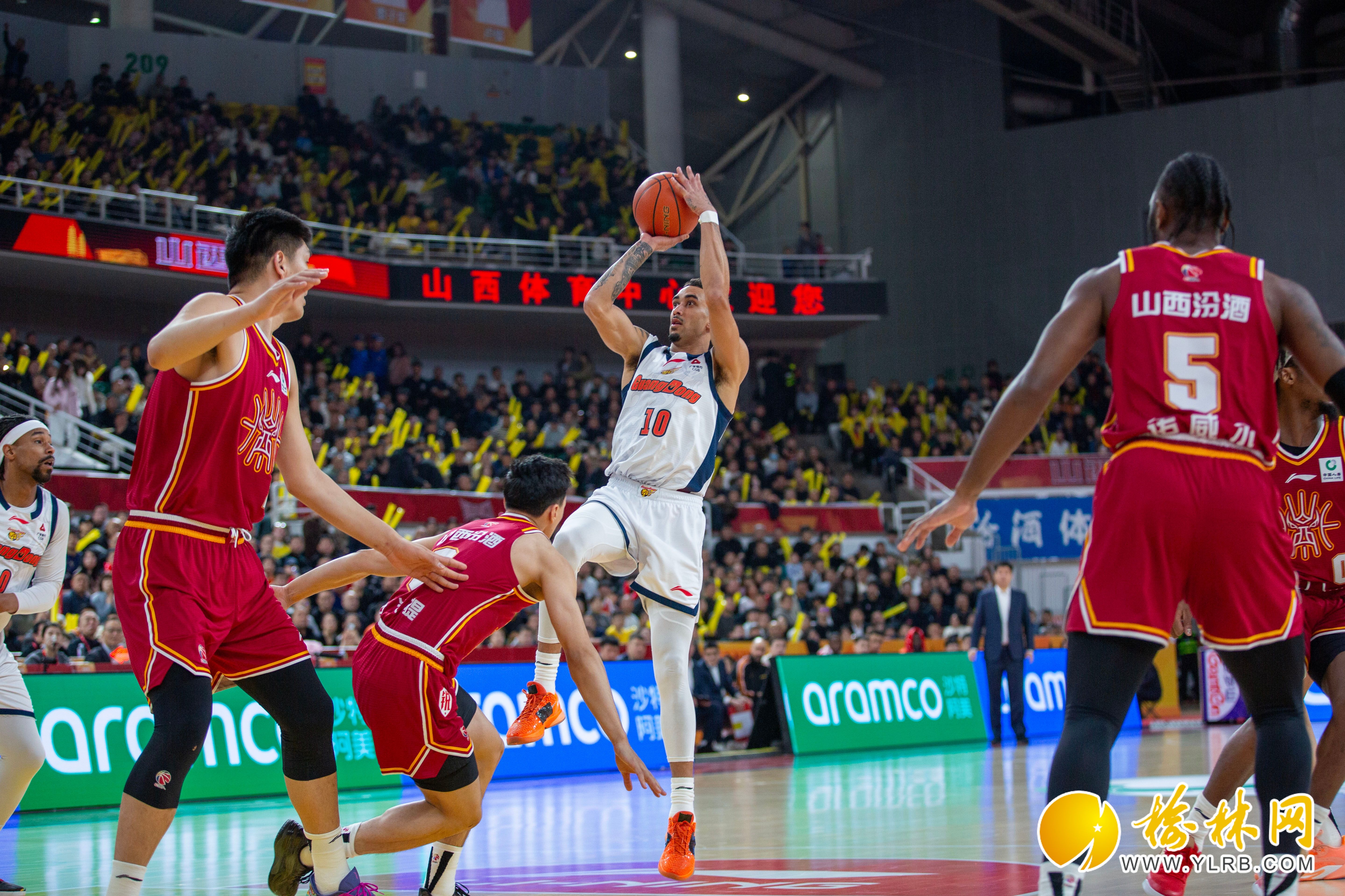 爱游戏-姆巴佩关键时刻大比分领先广东宏远赛后回应争议，圣安东尼奥马刺遗憾出局备战CBA季后赛瞬间刷屏的简单介绍